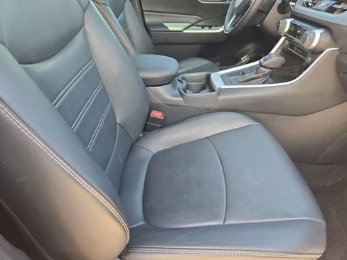 Used 2020 Toyota RAV4 XLE Premium FWD image 22