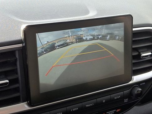 Used 2020 Hyundai Venue SE image 17