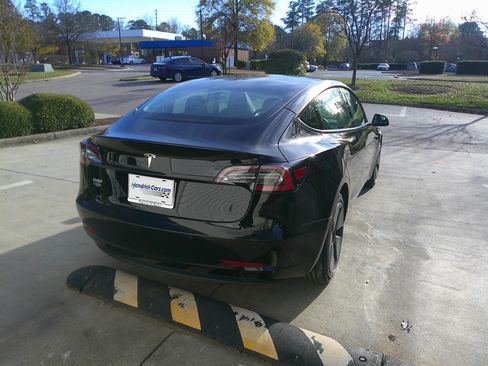 Used 2022 Tesla Model 3 image 10