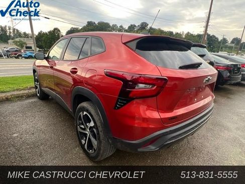 Used 2024 Chevrolet Trax RS w/ Driver Confidence Package FWD image 4