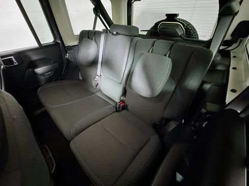 Used 2025 Jeep Wrangler Unlimited Rubicon 4xe image 21