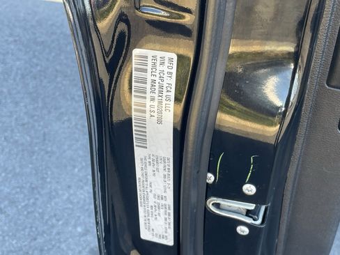 Used 2021 Jeep Cherokee Latitude Lux w/ Mopar Interior Package image 34