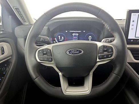 Used 2026 Ford Explorer Active RWD image 17