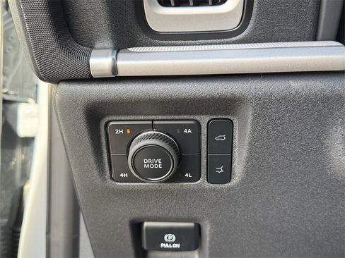 New 2025 Ford Expedition Active image 20