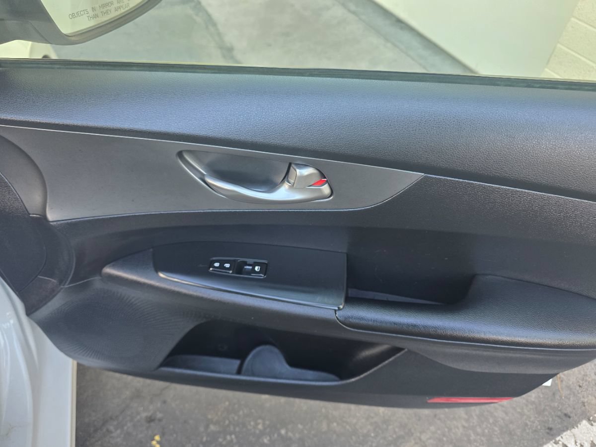 Used 2020 Kia Forte LXS FWD image 21