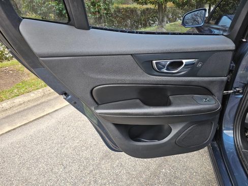 Used 2020 Volvo S60 T5 Momentum image 26