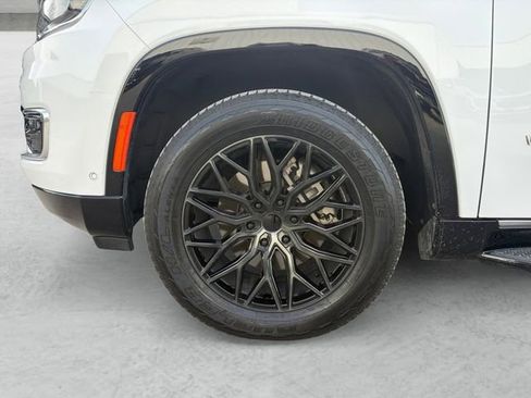 Used 2023 Jeep Wagoneer 4WD w/ Premium Group I image 23