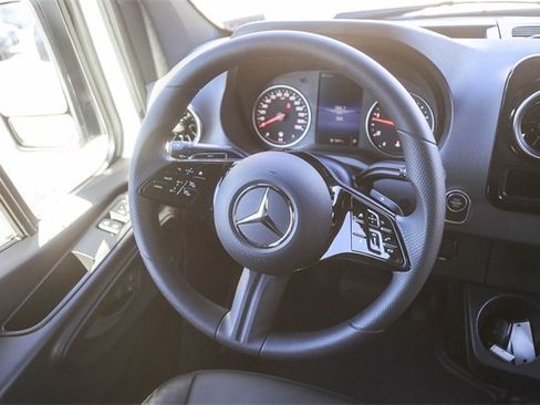 Used 2025 Mercedes-Benz Sprinter 2500 image 17