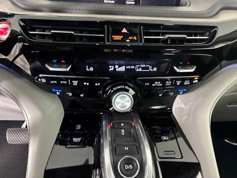 Used 2022 Acura MDX SH-AWD w/ Advance Package image 16
