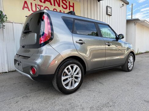 Used 2018 Kia Soul + FWD image 4