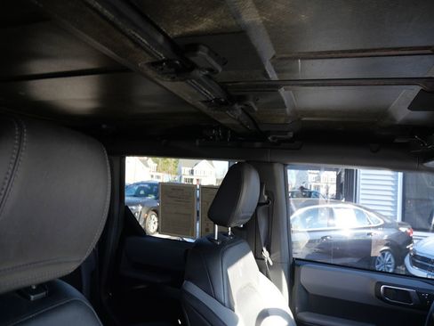 Used 2022 Ford Bronco Black Diamond w/ Sasquatch Package image 32