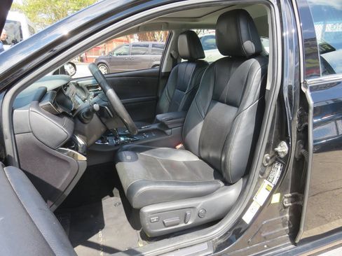 Used 2016 Toyota Avalon Limited w/ Toyota Safety Sense Package FWD image 10