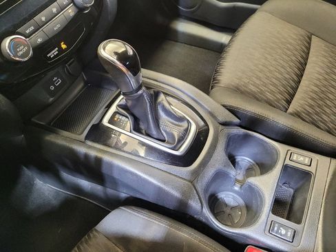 Used 2019 Nissan Rogue SV FWD image 26