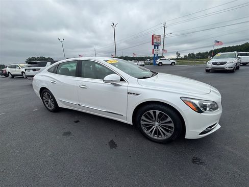 Used 2018 Buick LaCrosse Essence FWD image 8
