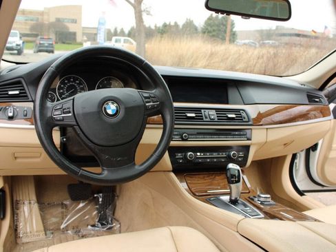 Used 2011 BMW 535i xDrive Sedan image 24