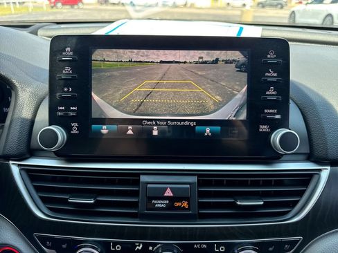Used 2018 Honda Accord Touring image 17
