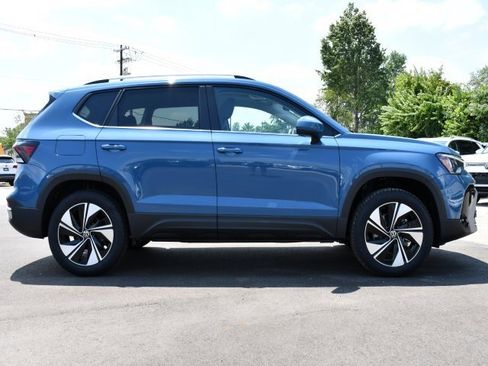 New 2025 Volkswagen Taos SE image 8