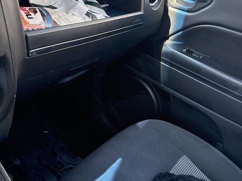 Used 2017 Jeep Patriot Latitude image 10