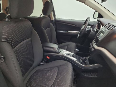 Used 2019 Dodge Journey SE w/ Blacktop Package FWD image 21