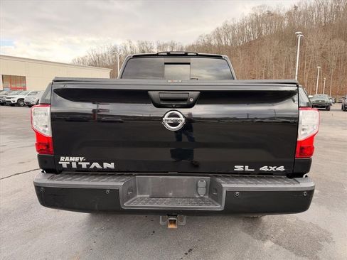 Used 2018 Nissan Titan SL image 6