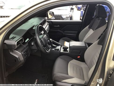 Used 2024 Toyota Tacoma TRD Sport image 12