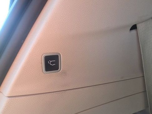 Used 2023 Chrysler Pacifica Touring-L FWD image 14
