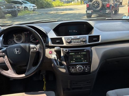 Used 2016 Honda Odyssey SE image 10