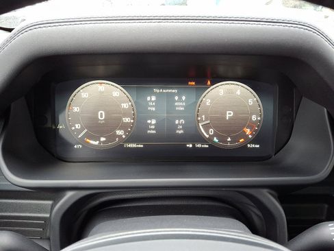 Used 2024 Land Rover Defender 110 X-Dynamic SE image 7