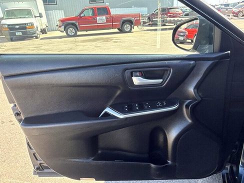 Used 2016 Toyota Camry SE image 17