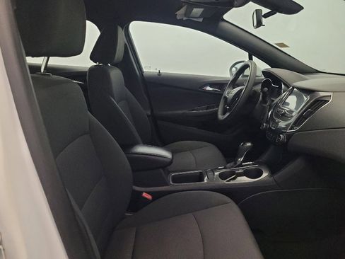 Used 2018 Chevrolet Cruze LT w/ Convenience Package FWD image 21