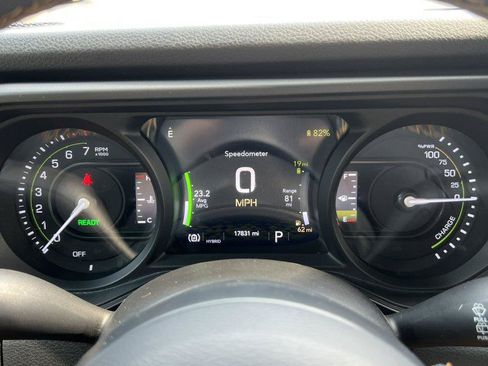 Used 2024 Jeep Wrangler Unlimited w/ Convenience Group AWD/4WD image 15