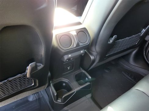 Used 2025 Jeep Gladiator Rubicon w/ Convenience Group image 14