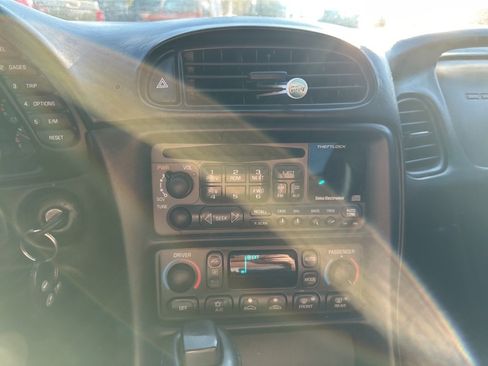 Used 2004 Chevrolet Corvette Coupe image 14