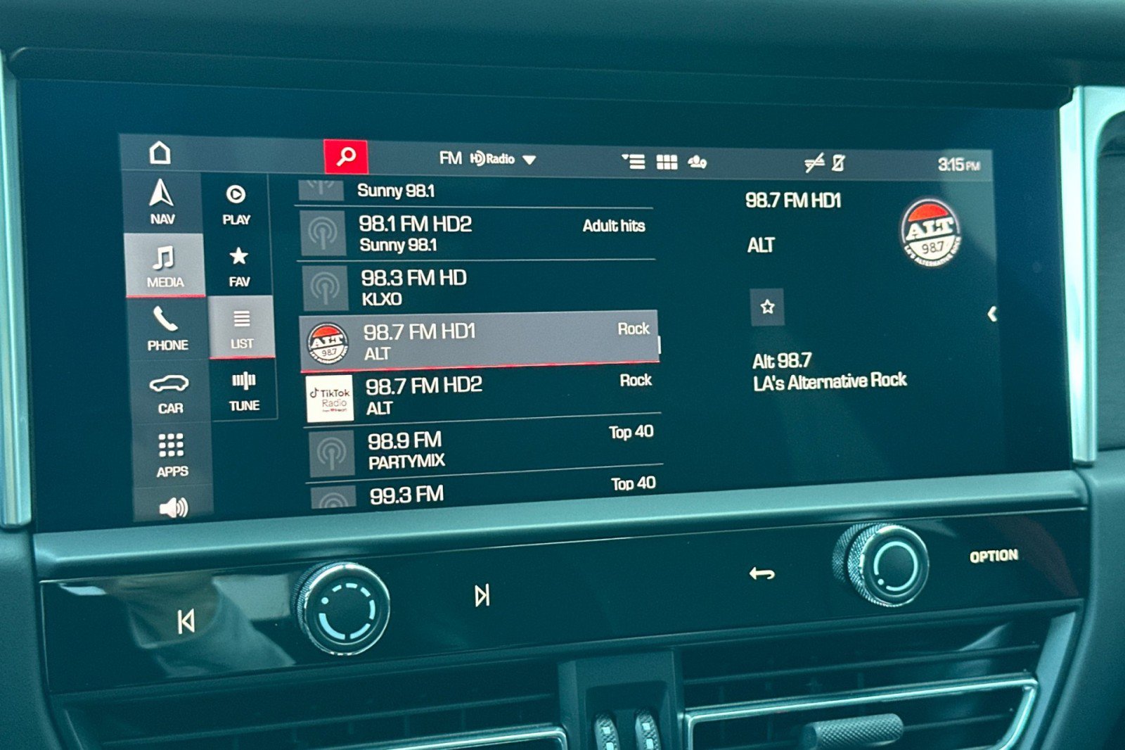 Certified 2024 Porsche Macan GTS AWD/4WD image 18