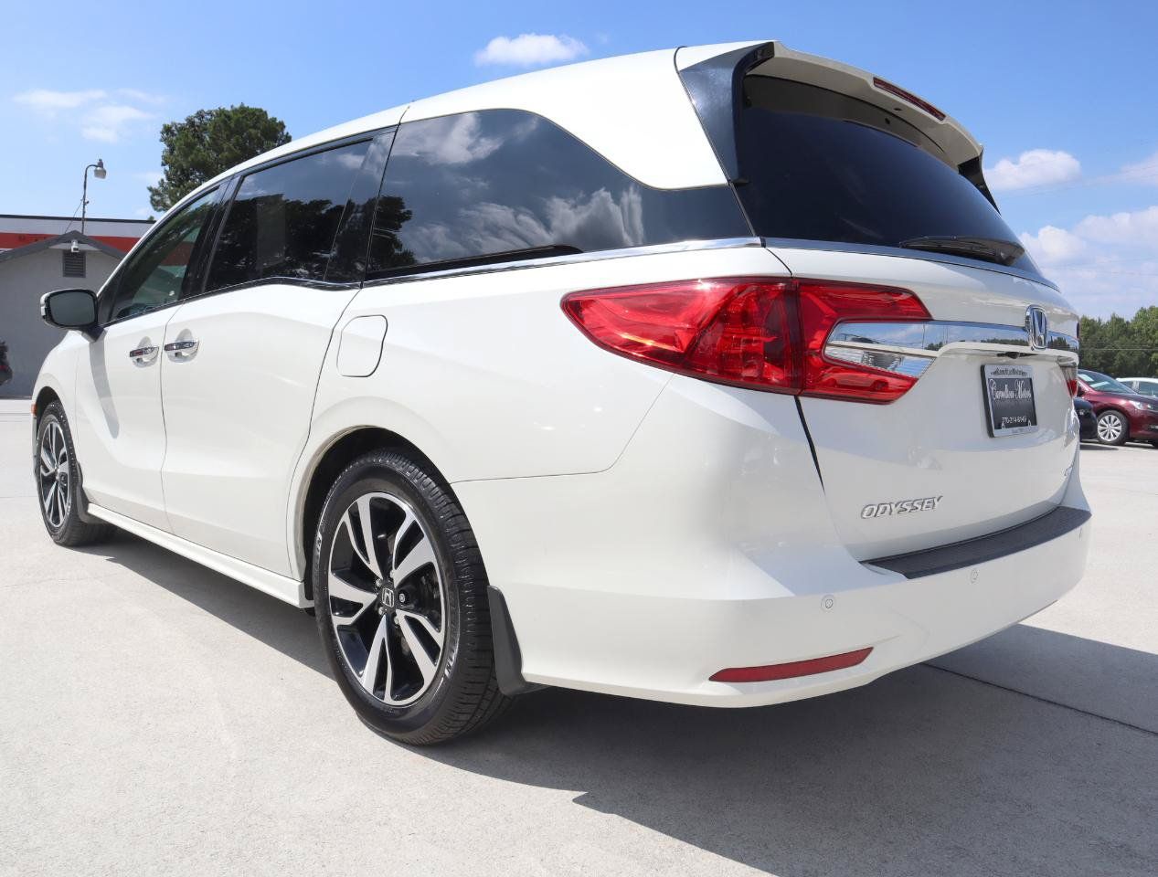 Used 2018 Honda Odyssey Elite image 4