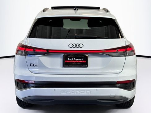 Used 2025 Audi Q4 e-tron Premium Plus image 6