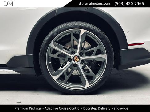 Used 2022 Porsche Taycan 4 Cross Turismo AWD/4WD image 45