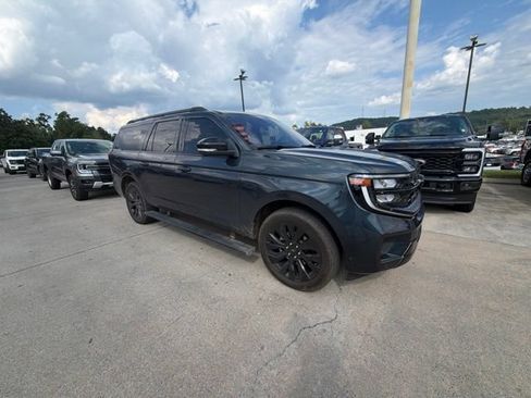 Used 2025 Ford Expedition Max Platinum w/ Stealth Appearance Package AWD/4WD image 9
