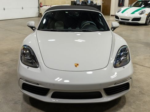 Used 2021 Porsche 718 Boxster RWD image 11