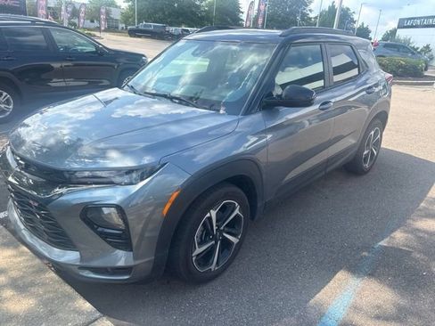 Used 2021 Chevrolet TrailBlazer RS w/ Sun and Liftgate Package FWD image 1