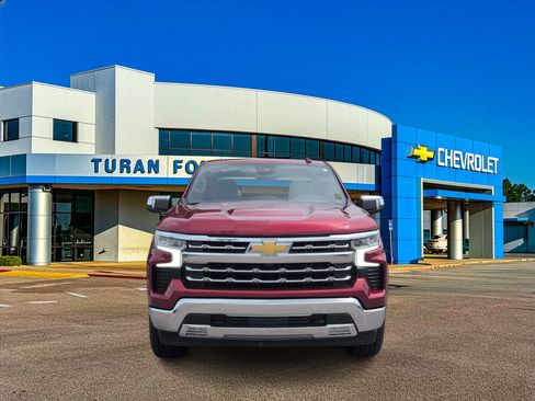 Used 2024 Chevrolet Silverado 1500 LTZ w/ Z71 Off-Road Package AWD/4WD image 9