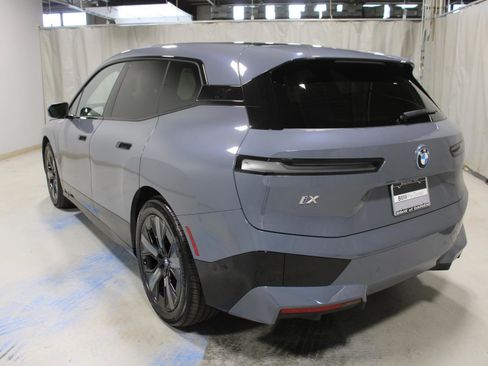 Used 2022 BMW iX xDrive50 w/ Premium Package image 6