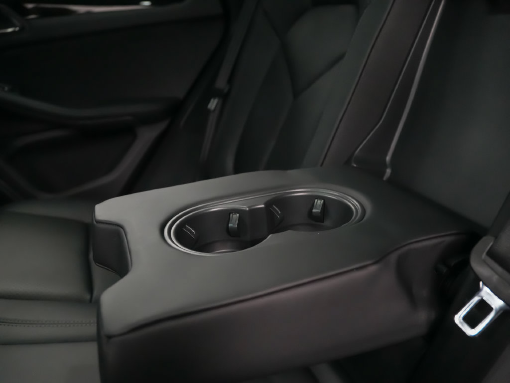Certified 2026 Porsche Macan AWD/4WD image 19