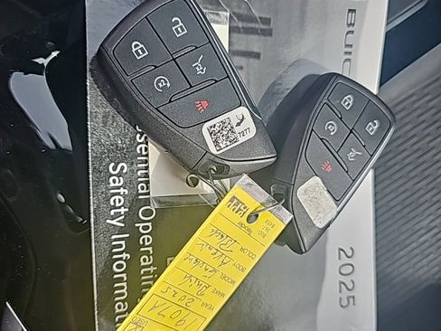 Used 2025 Buick Enclave Avenir w/ Super Cruise Package image 29