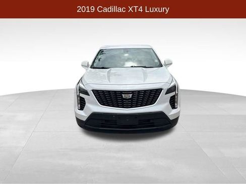 Used 2019 Cadillac XT4 Luxury w/ Cold Weather Package FWD image 2