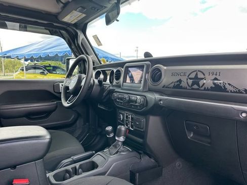 Used 2023 Jeep Gladiator Sport AWD/4WD image 21