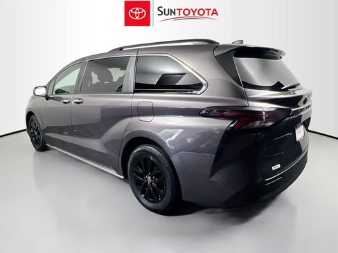 Used 2023 Toyota Sienna XLE FWD image 6