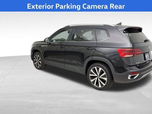Certified 2023 Volkswagen Taos SE image 4