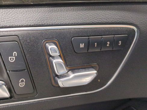 Used 2016 Mercedes-Benz E 400 4MATIC Sedan image 17