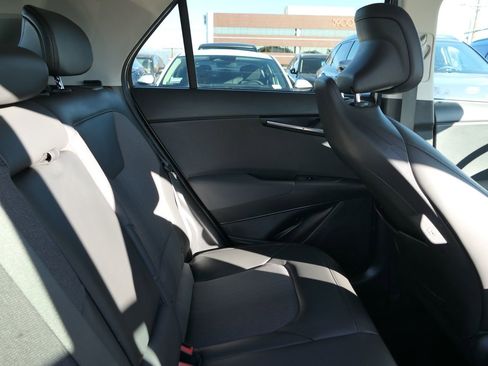 Used 2023 Kia Niro EX Touring image 24